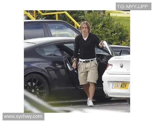 足球星车贴:让你的爱车与球场巨星同行,个性化装饰彰显独特风采